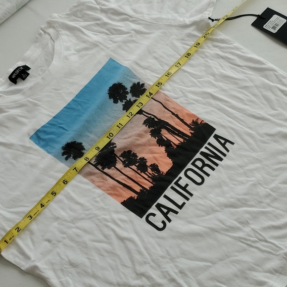 Wildfox white “California” palm tree short sleeve t-shirt. Size L - Picture 6 of 8